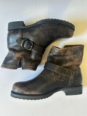 Frye Veronica trucker boots in distressed leather size 7B